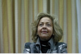 GRA025. 08/01/2015.- La nueva fiscal general del Estado, Consuelo Madrigal, al inicio de su comparecencia hoy ante la Comisión de Justicia del Congreso para recibir el visto bueno de las Cortes a su designación en sustitución del dimitido Eduardo Torres-Dulce, en la que ha defendido una respuesta penal "tajante, ineludible, pronta e inmediata" ante la corrupción, para trasladar a una "sociedad desmoralizada" por este fenómeno "la idea de que delinquir no es rentable".  EFE/Juanjo Martín