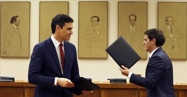 pedro-sanchez-albert-rivera-tras-firma-del-pacto-entre-psoe-ciudadanos-para-investidura-1456351359197